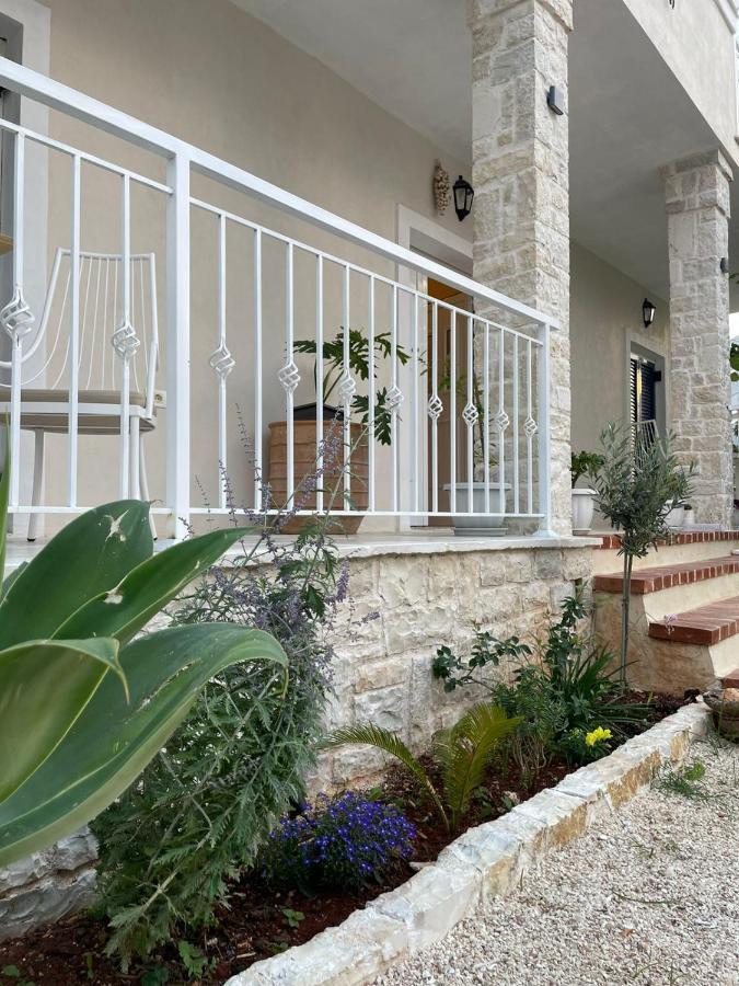 הוילה סרנדה Tani'S House מראה חיצוני תמונה