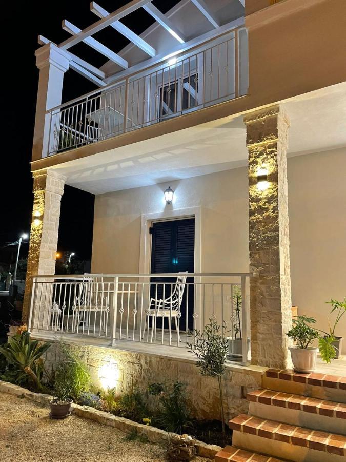 הוילה סרנדה Tani'S House מראה חיצוני תמונה